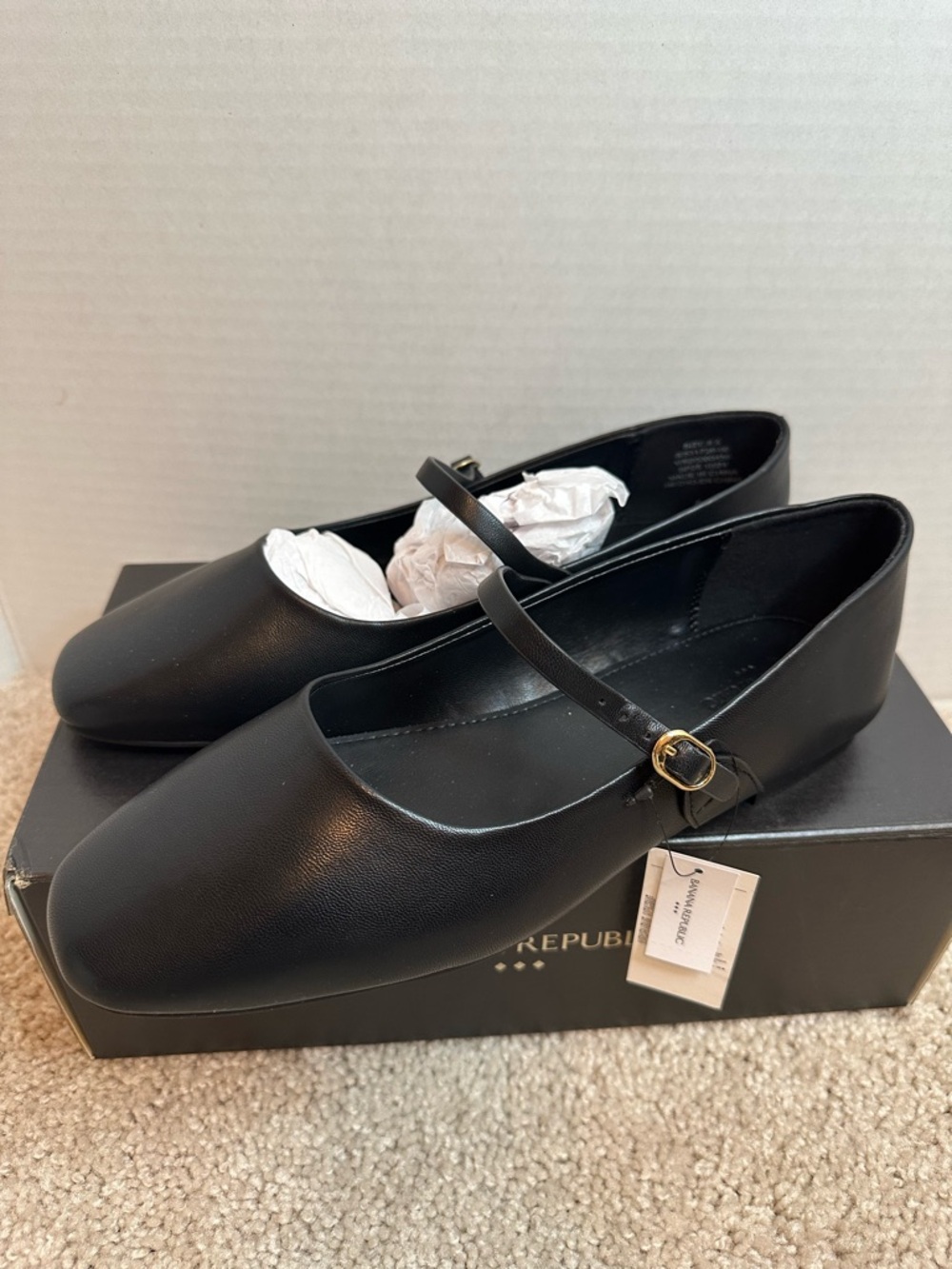 Banana Republic Factory Black Mary Jane Flats with Gold Buckle, size 8.5, NIB